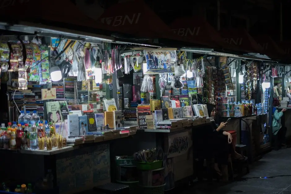 Warung lokal dan produk UMKM untuk oleh-oleh