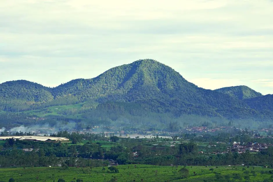 Pemandangan alam di sekitar Tira Wuta